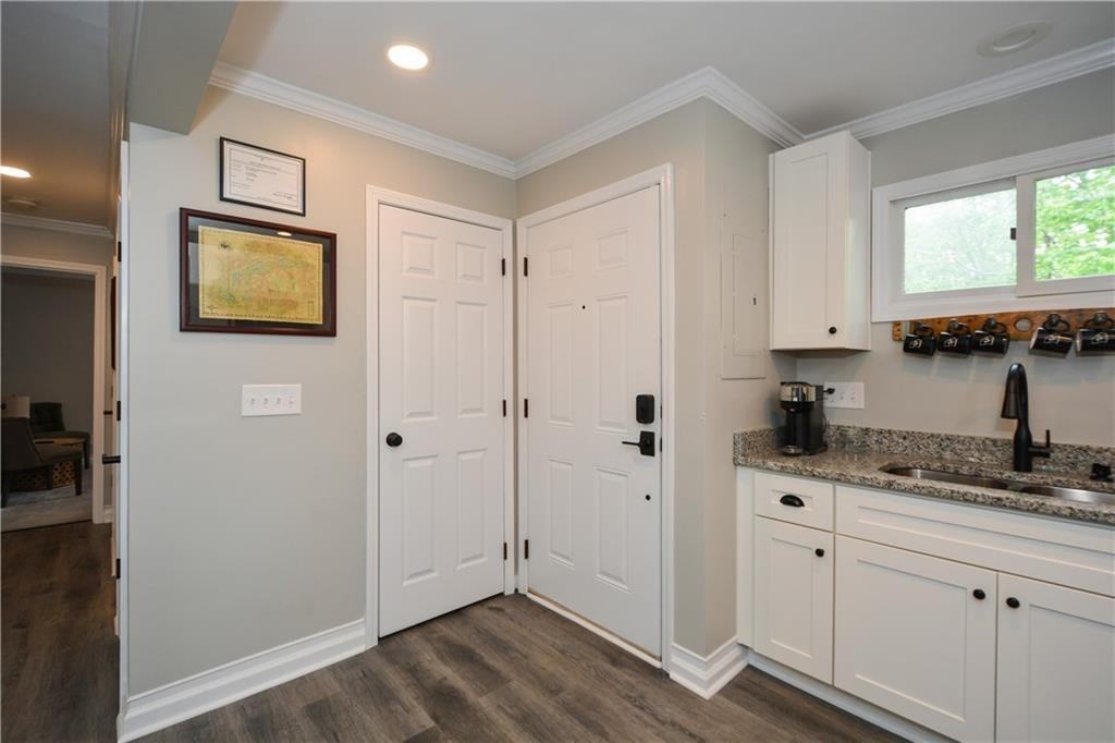 2501 Fairway Oaks - Photo 2 of 37