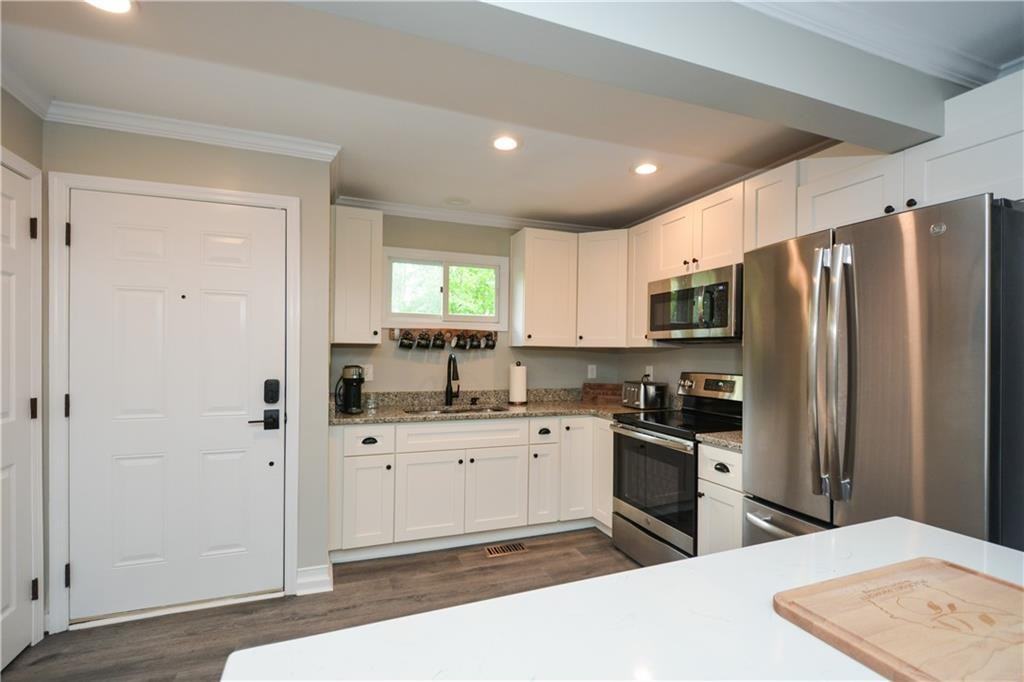 2501 Fairway Oaks - Photo 3 of 37