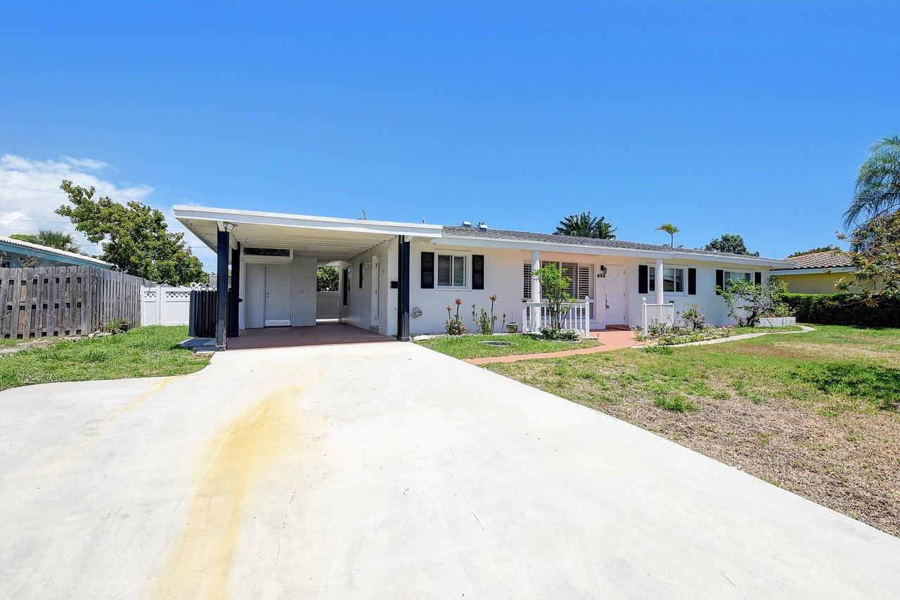 455 Ne 33rd St - Photo 3 of 23