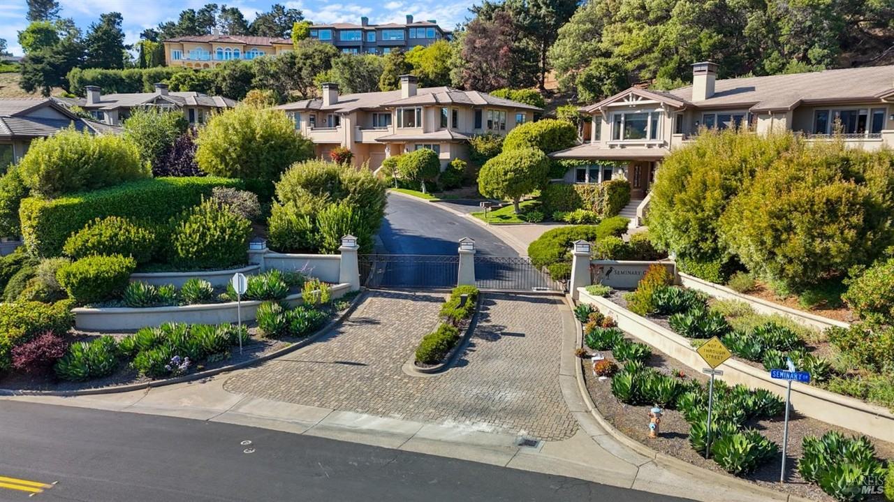 17 Seminary Cove Dr - Photo 3 of 50