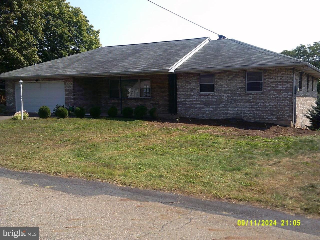 27 Eisenhower Blvd - Photo 2 of 29