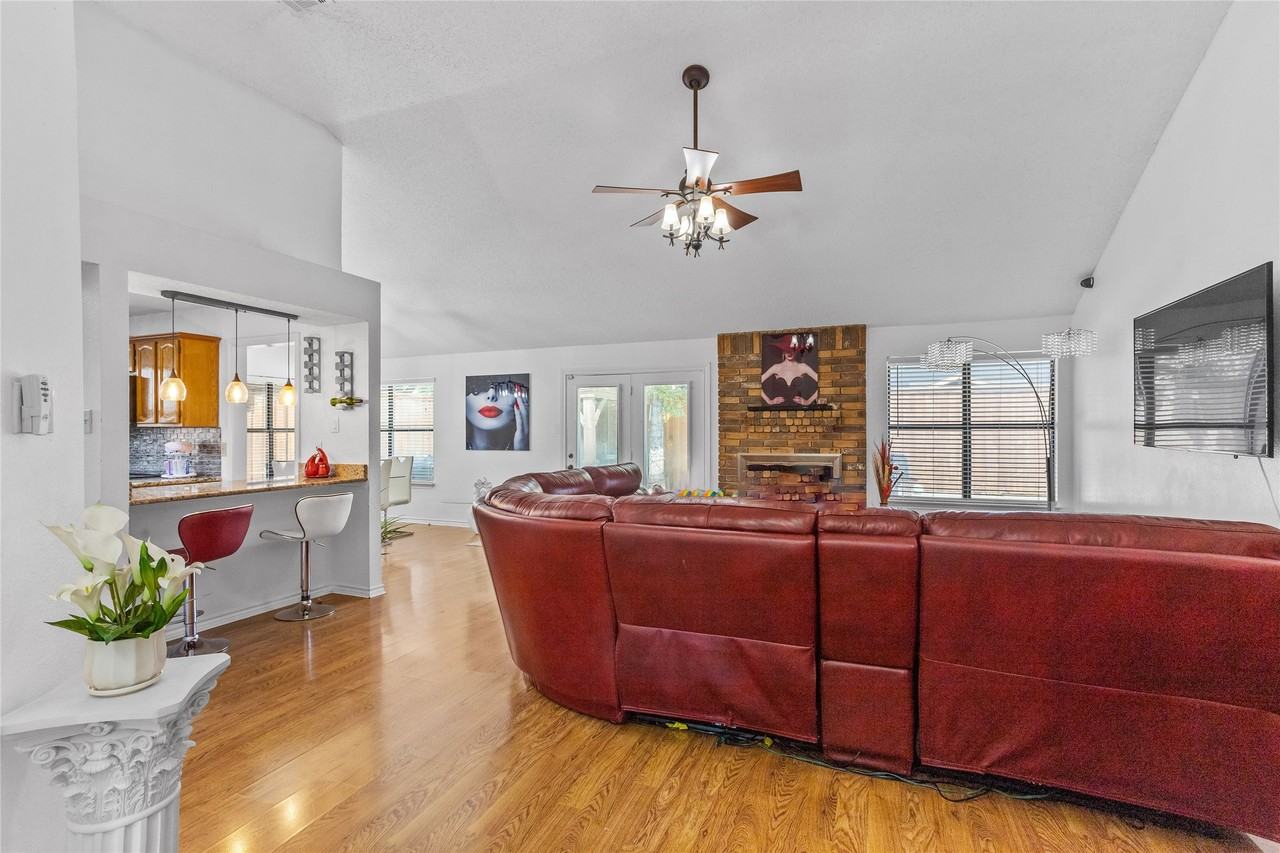 2121 Cold Springs Dr - Photo 3 of 27