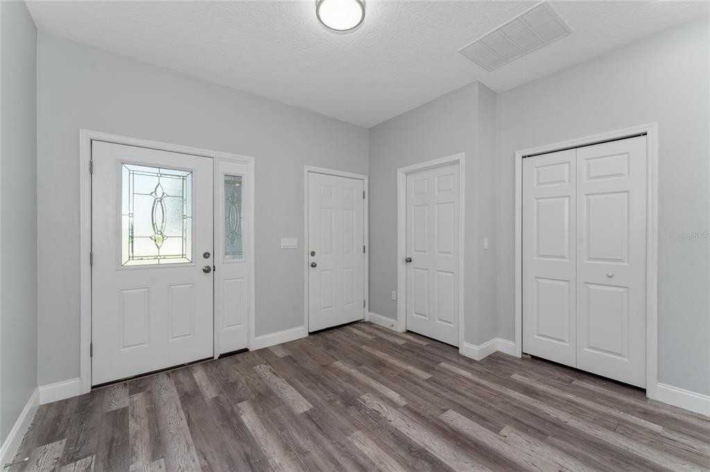 412 Oakland Ln - Photo 2 of 32