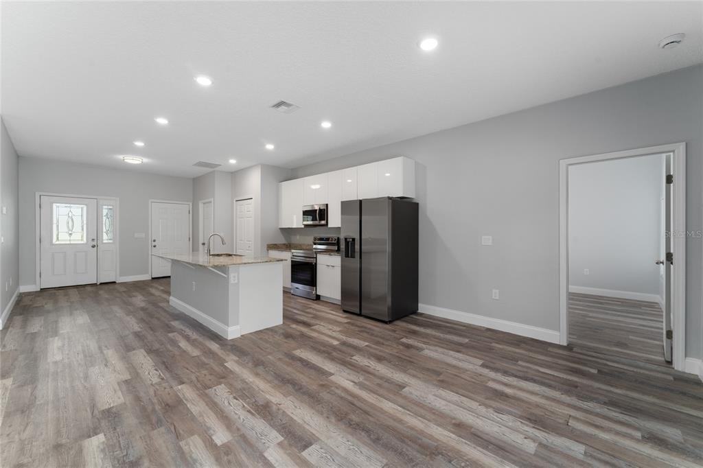 412 Oakland Ln - Photo 3 of 32