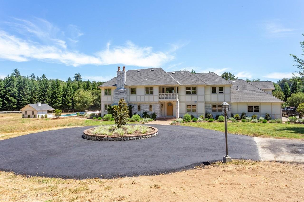 4175 Woodside Rd - Photo 2 of 13