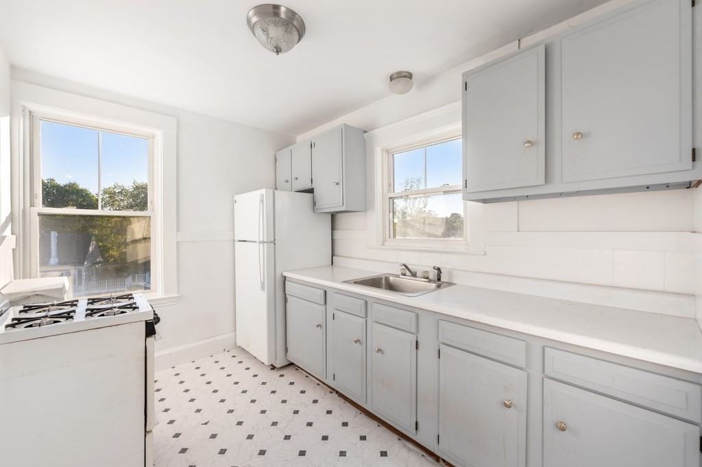 59 Gregory St Apt 3 - Photo 3 of 12