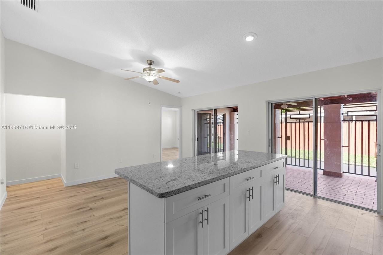 1750 Sw 137th Pl - Photo 3 of 25