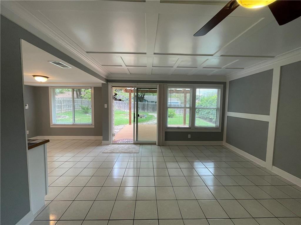 7415 Shadywood Dr - Photo 2 of 10