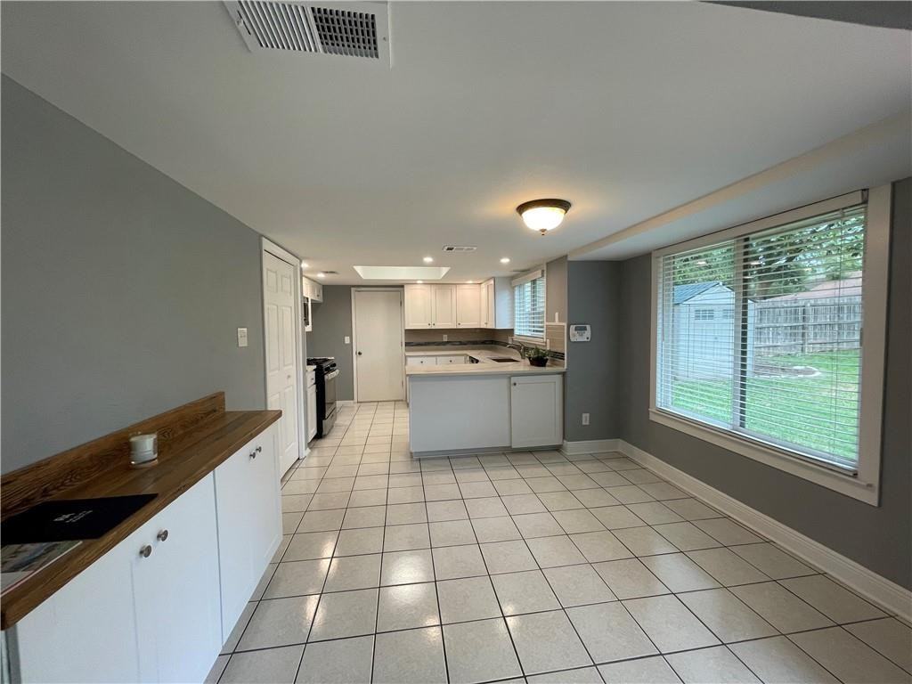 7415 Shadywood Dr - Photo 3 of 10