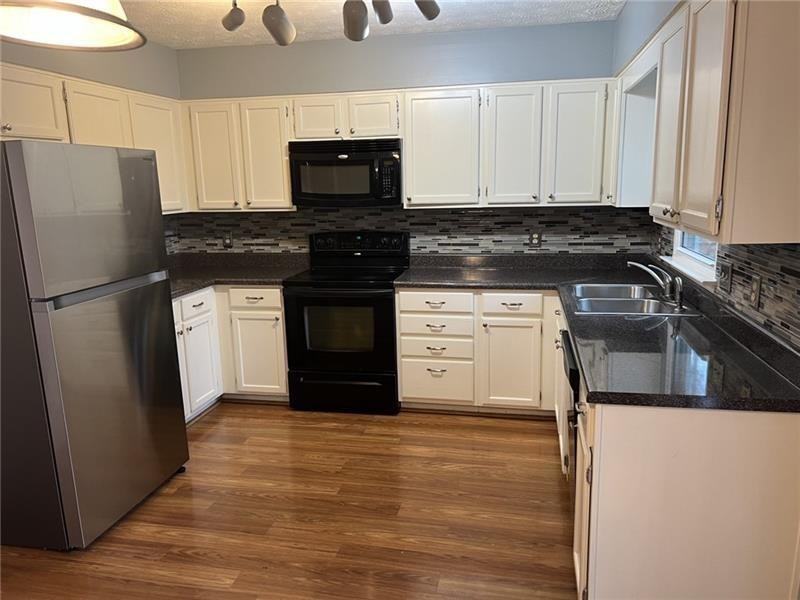 3240 Summer View Dr - Photo 2 of 15