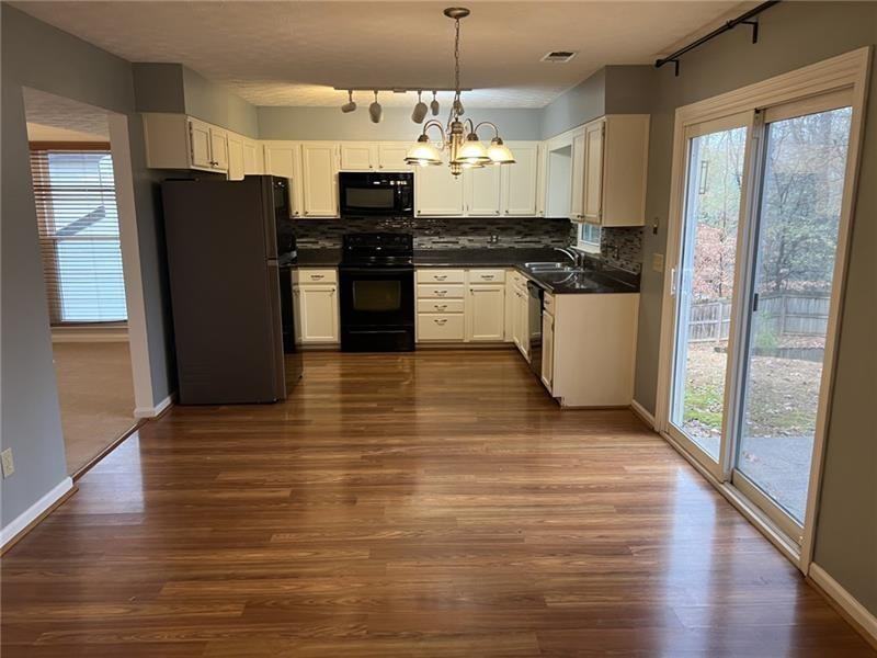 3240 Summer View Dr - Photo 3 of 15