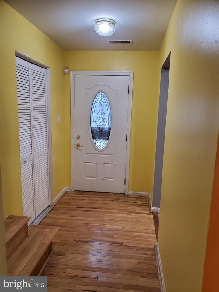 907 Hilldropt Ct - Photo 2 of 28
