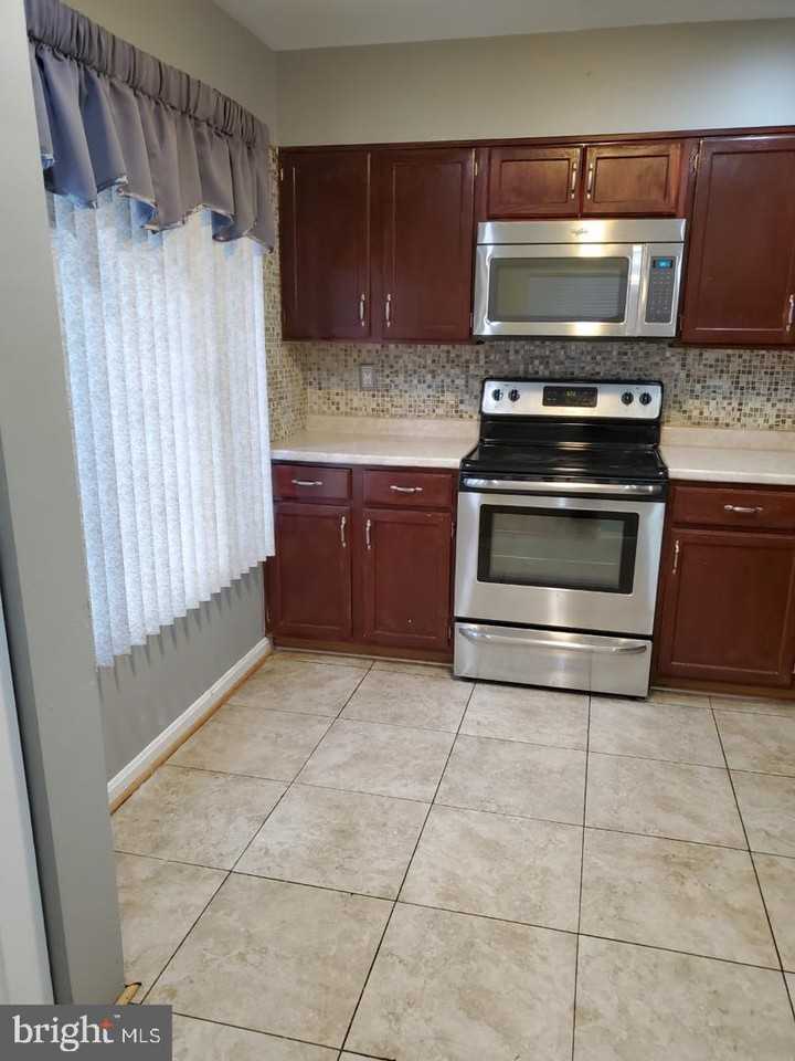 907 Hilldropt Ct - Photo 3 of 28