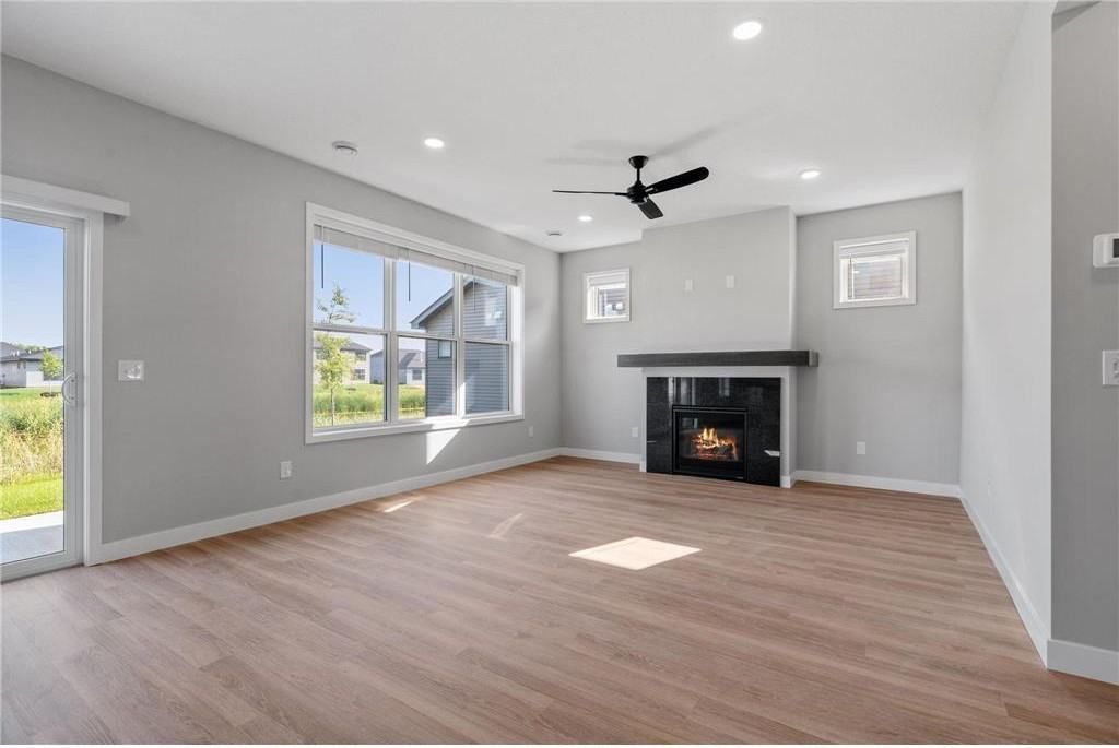 5034 Lambert Ave Ne - Photo 3 of 15