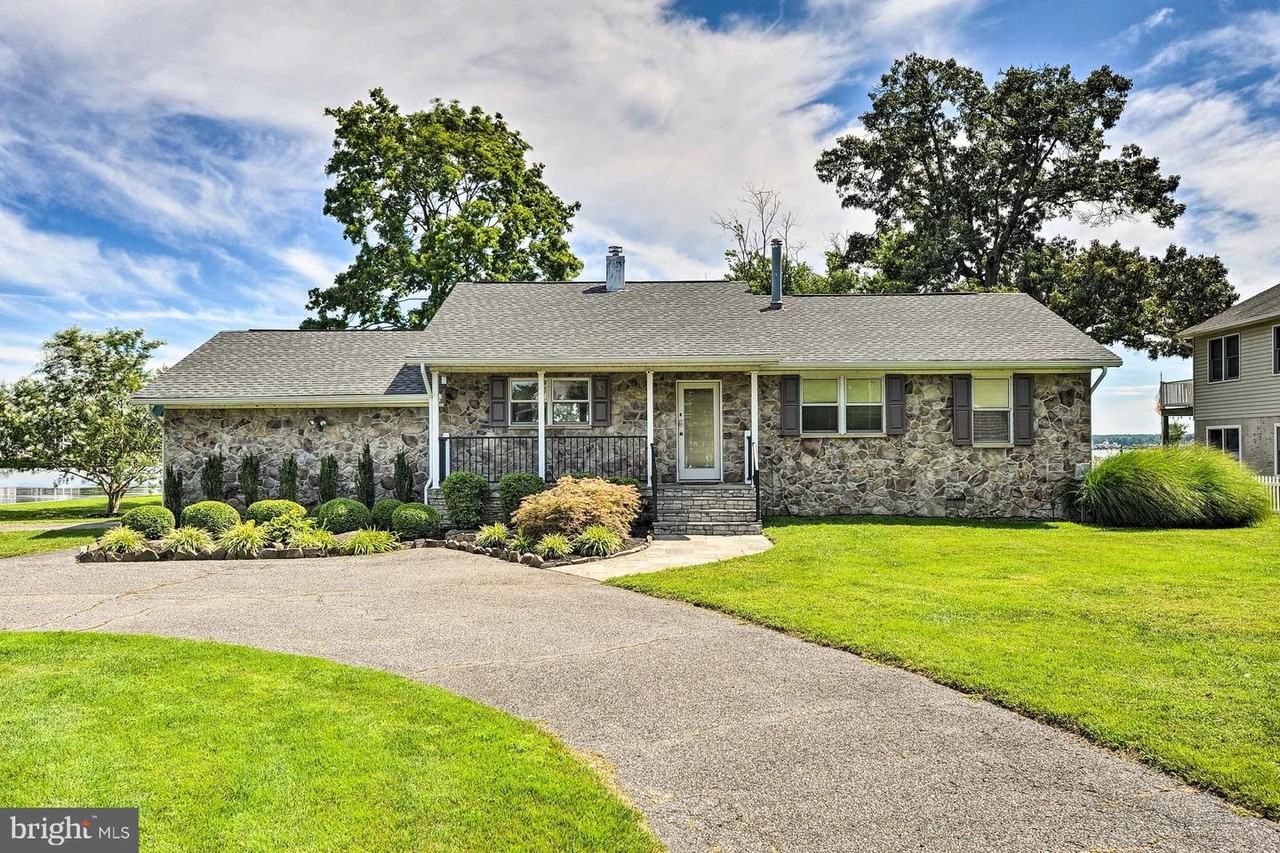 919 Oakdene Rd - Photo 2 of 32