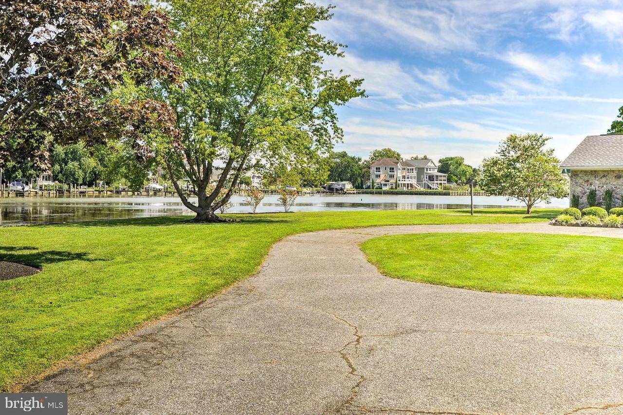 919 Oakdene Rd - Photo 3 of 32