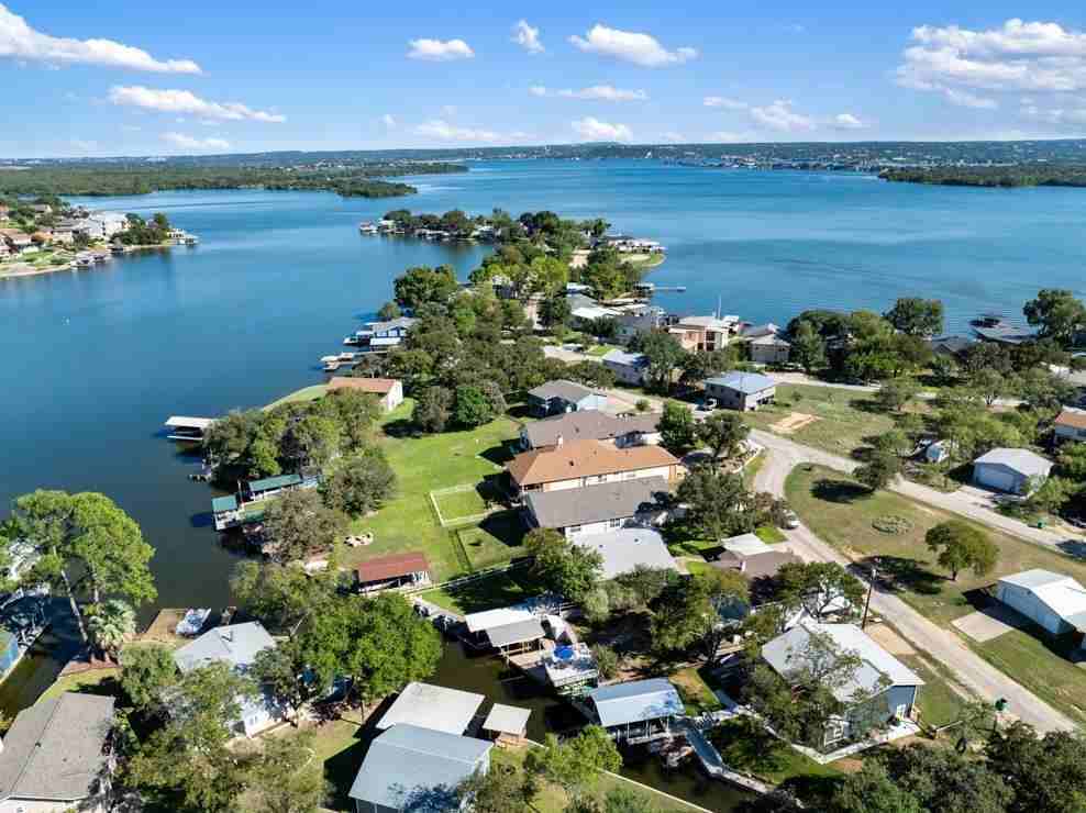 607 Cove Cir - Photo 2 of 20