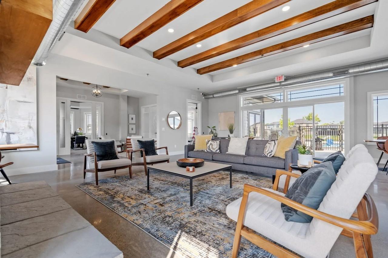 11371 51st St Ne - Photo 2 of 6