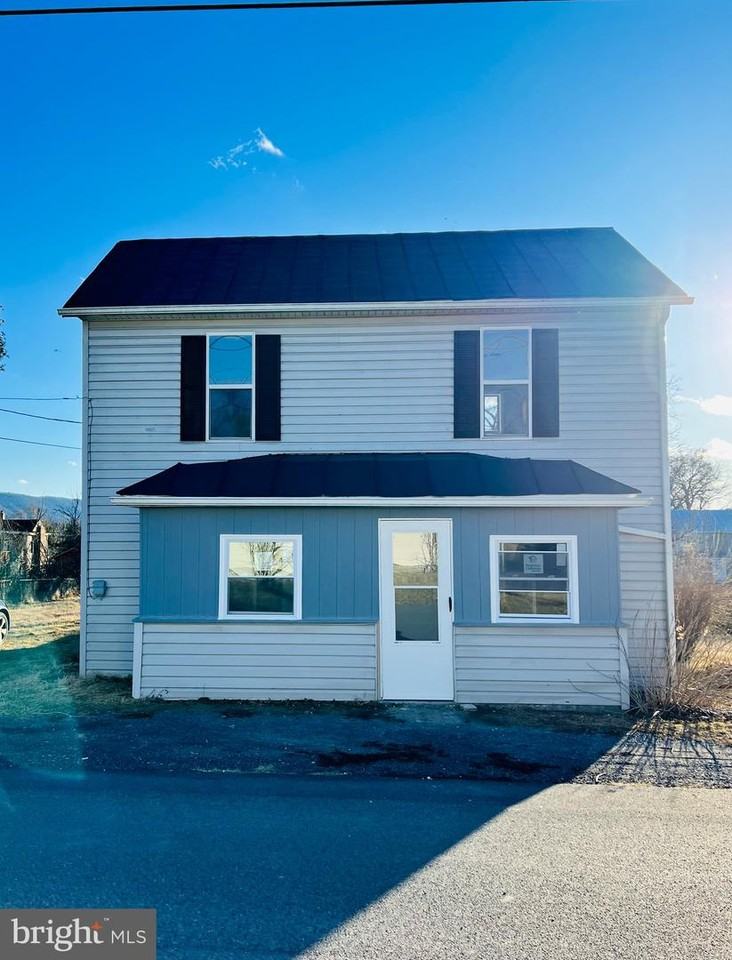 525 Branch St - Photo 2 of 19