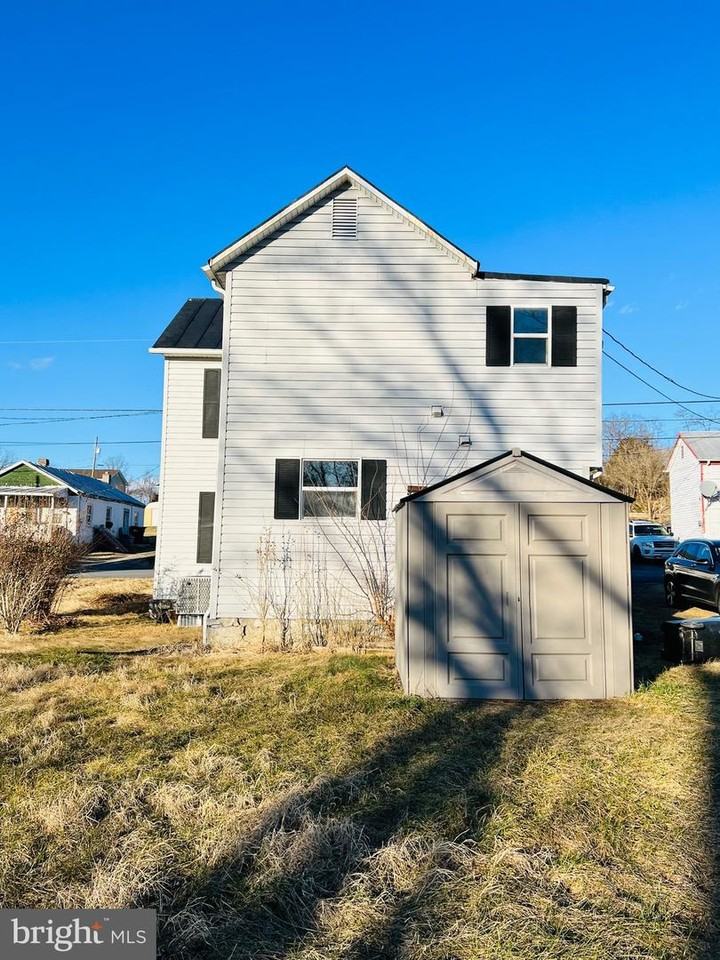 525 Branch St - Photo 3 of 19