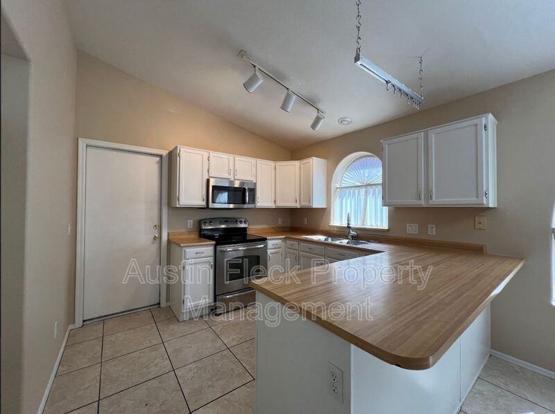 15982 N 90th Ave - Photo 3 of 17