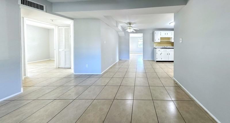 10548 112th Ave - Photo 5 of 35