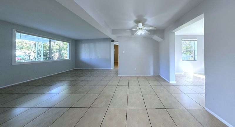 10548 112th Ave - Photo 6 of 35