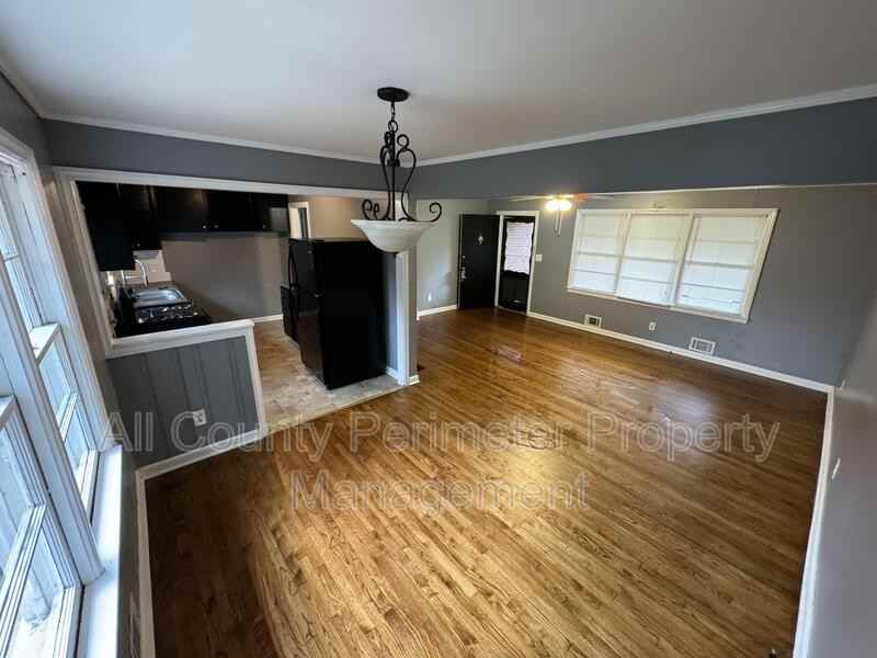 2759 Ellenwood Cir S - Photo 2 of 10