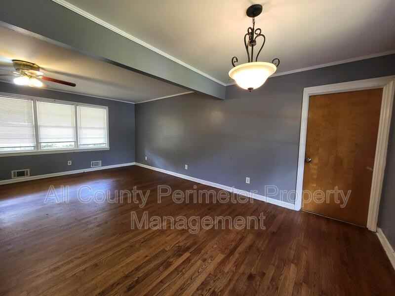 2759 Ellenwood Cir S - Photo 4 of 10