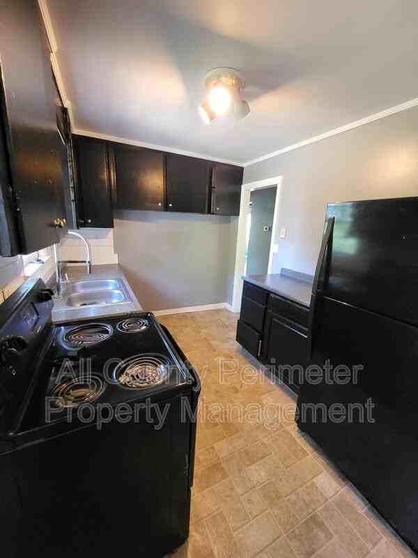 2759 Ellenwood Cir S - Photo 5 of 10