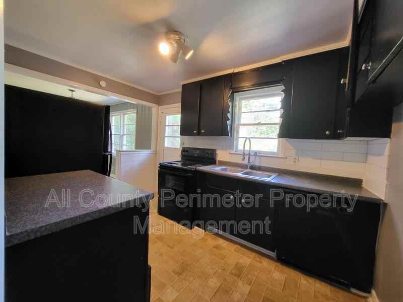 2759 Ellenwood Cir S - Photo 6 of 10