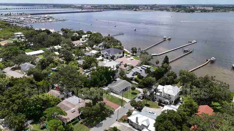 214 15th Ave W - Photo 2 of 31