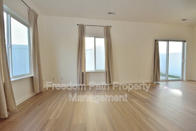 7830 N Mather Ct - Photo 3 of 26