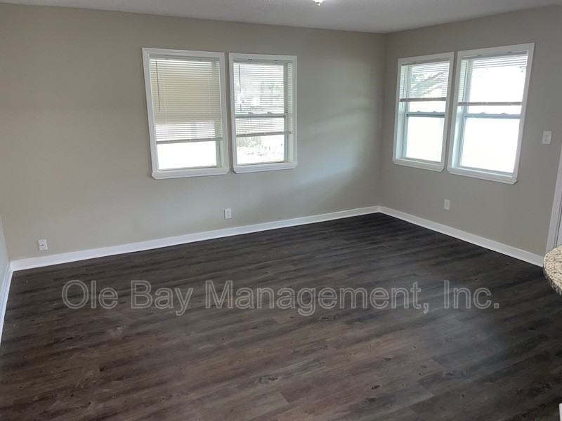 2417 Columbus Ave - Photo 2 of 11