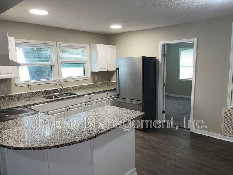 2417 Columbus Ave - Photo 3 of 11