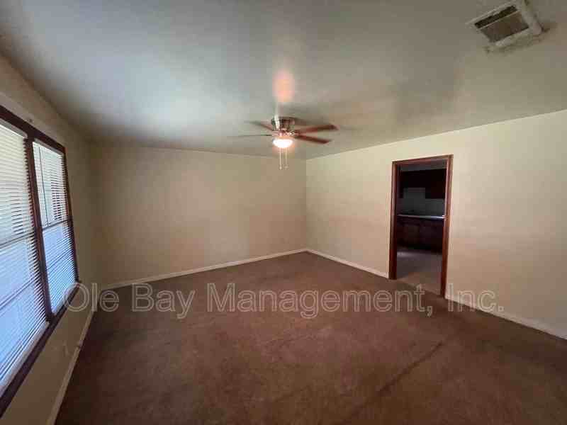 1815 Ogburn Ave #B - Photo 2 of 6