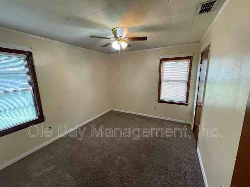 1815 Ogburn Ave #B - Photo 3 of 6