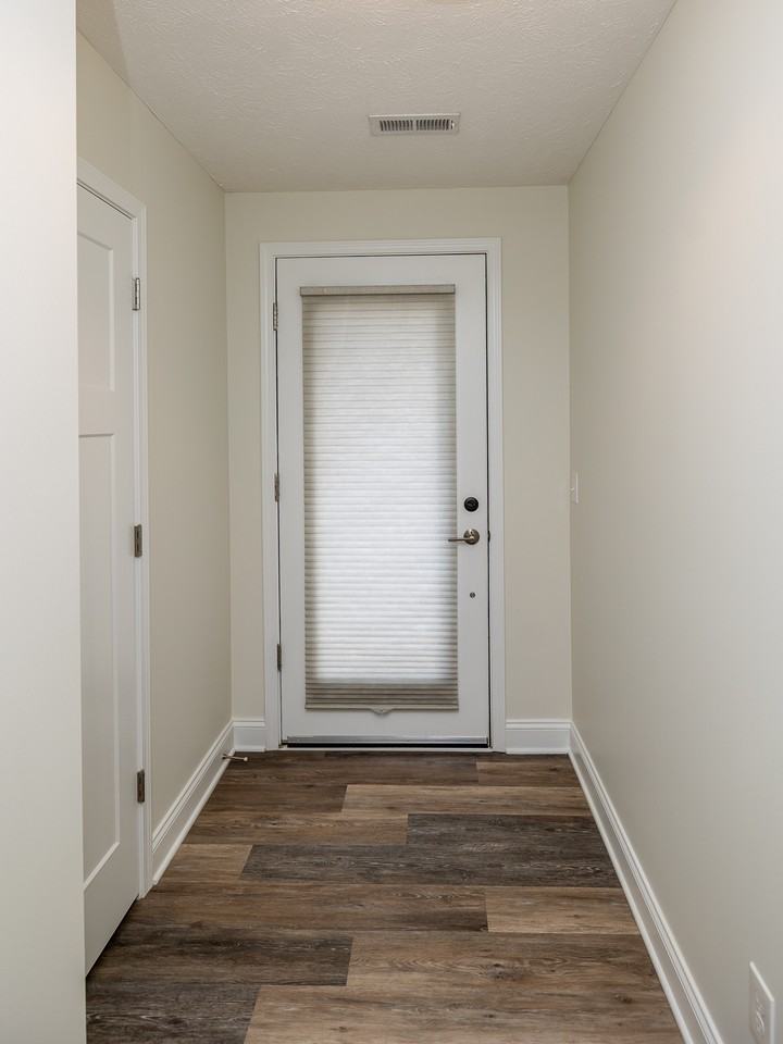 1462 E 14th St - Photo 3 of 29