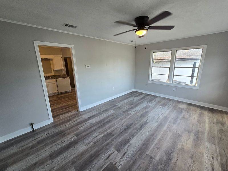 1514 W 36th St - Photo 3 of 11