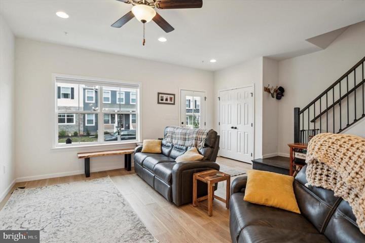 2202 Brentford St - Photo 2 of 18