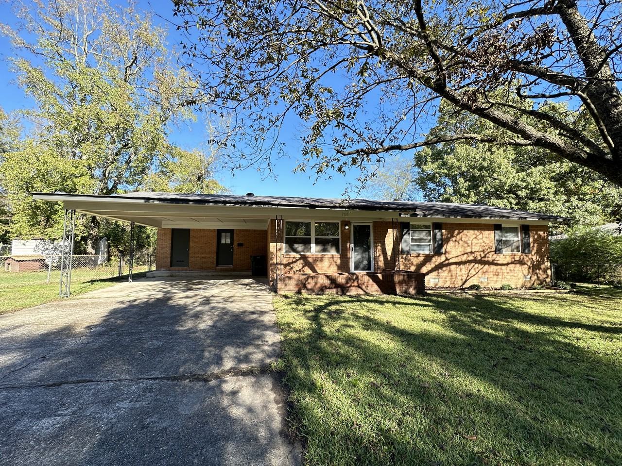 7100 Greencrest Dr - Photo 2 of 14