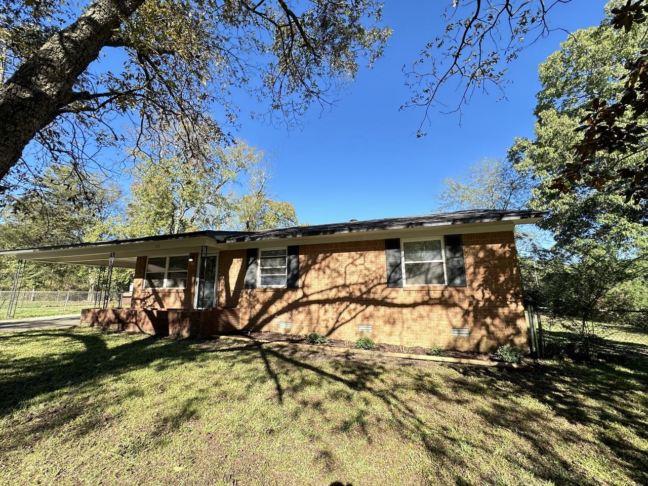 7100 Greencrest Dr - Photo 3 of 14