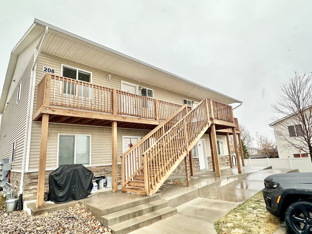 208 Abby Rd - Photo 3 of 13