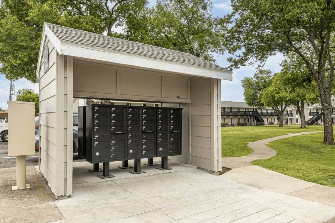 Emerald Point Apartments - Photo 5 of 5