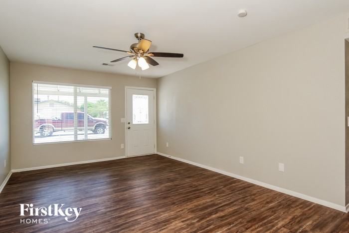 9402 N 74th Dr - Photo 3 of 15