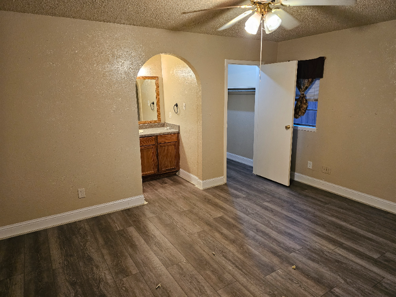 1733 Crystal Way - Photo 4 of 16