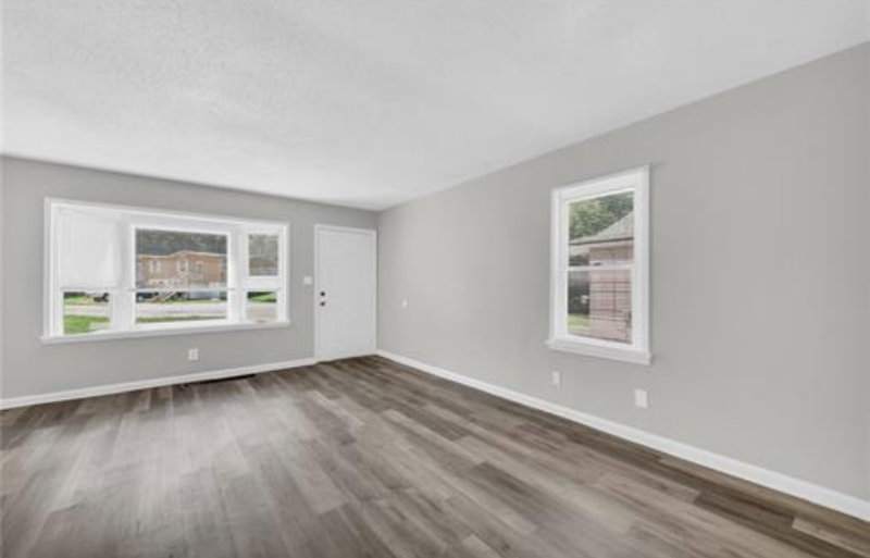 5733 Jackson Avenue - Photo 3 of 10