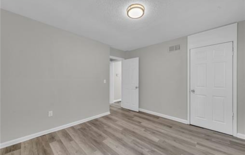 5733 Jackson Avenue - Photo 5 of 10