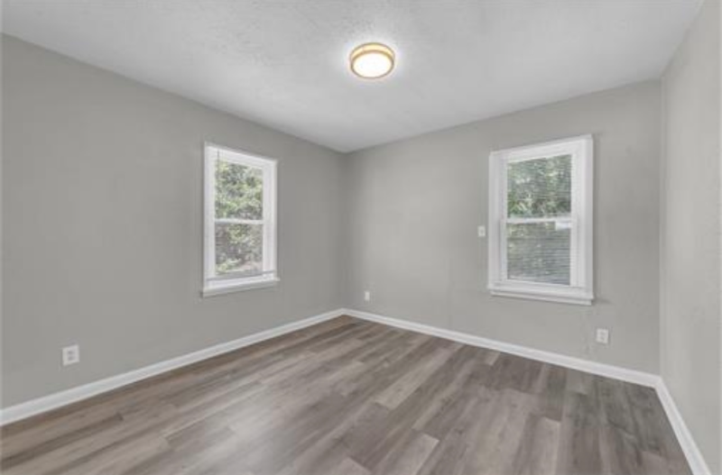 5733 Jackson Avenue - Photo 6 of 10