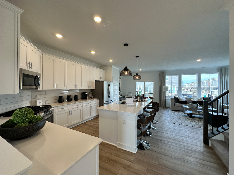 13871 Gatsby Dr - Photo 5 of 20